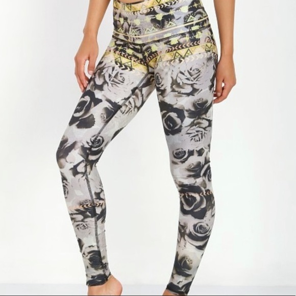 Teeki Desert Rose Hot Pant yoga leggings - Picture 4 of 10